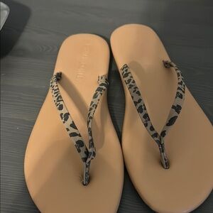 Cynthia Rowley Tan and Brown Sandals with Classic Design
